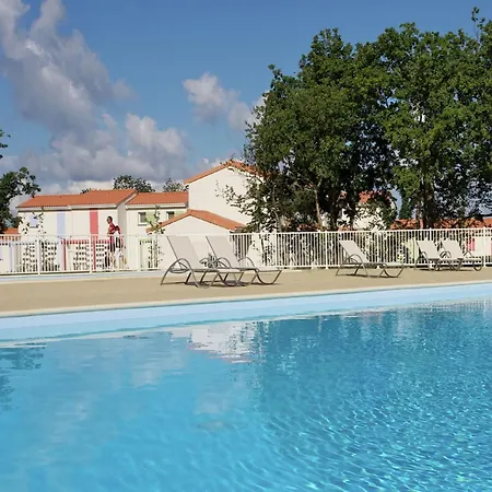 Cozy Holiday Home Near Veillon